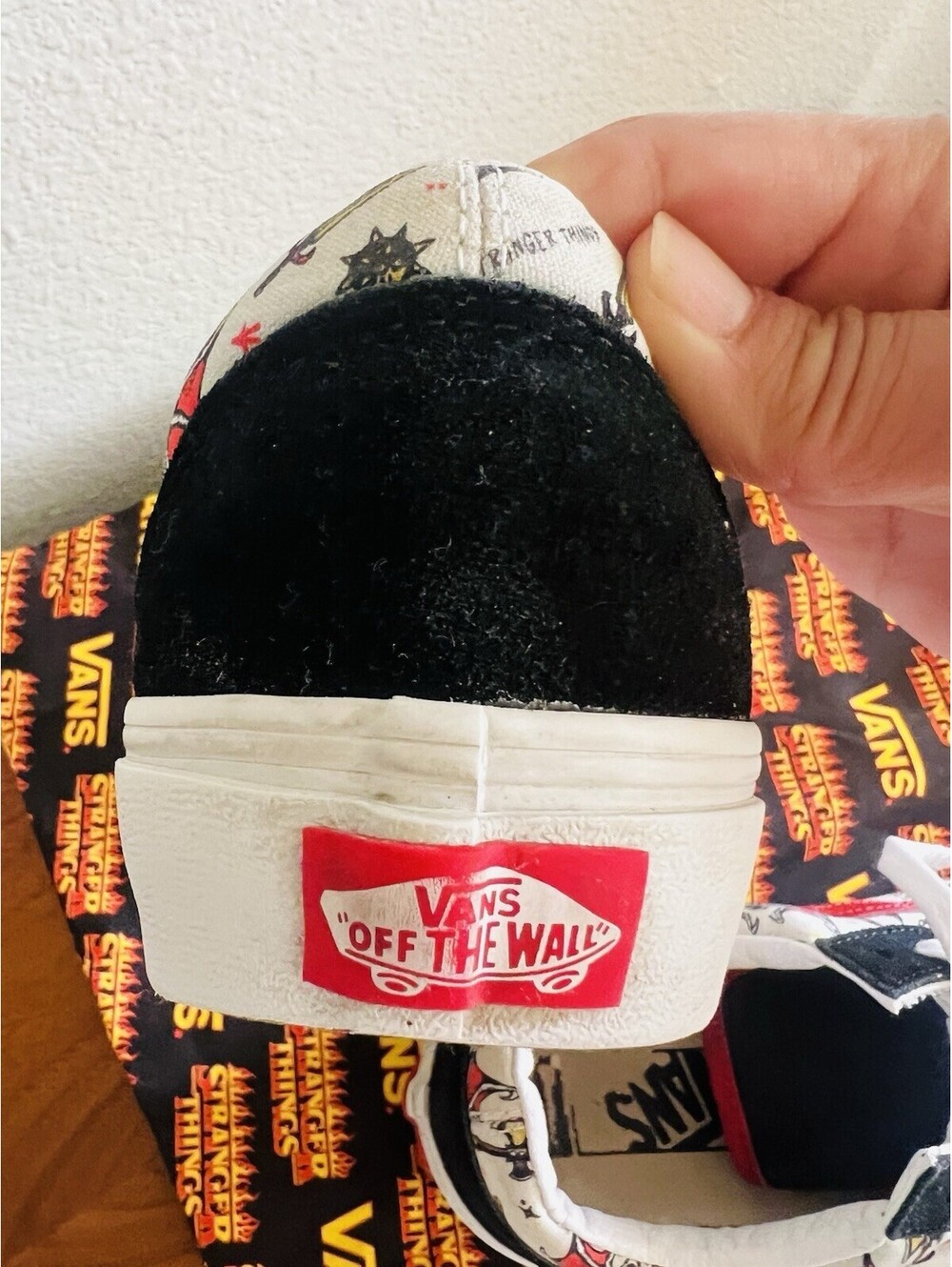 VANS Old Skool Stranger Things Collab Canvas Sneakers Black/Red/White Women 8 - Picture 8 of 15